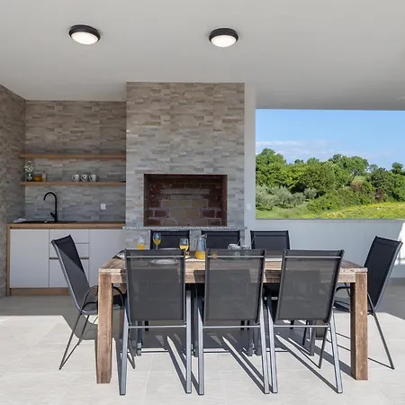 Opulent Luxury With Private Pool In Vila *